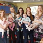 grupo de madres con sus hijos