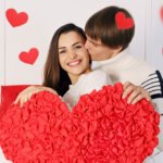 pareja demostrando amor