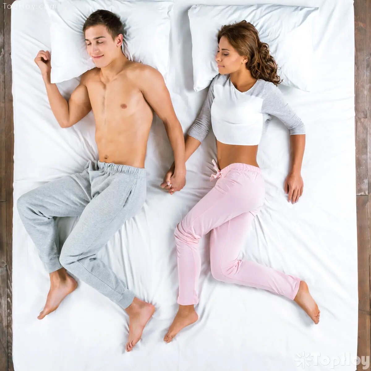 pareja durmiendo en la cama - TopHoy pareja durmiendo en la cama - TopHoy
