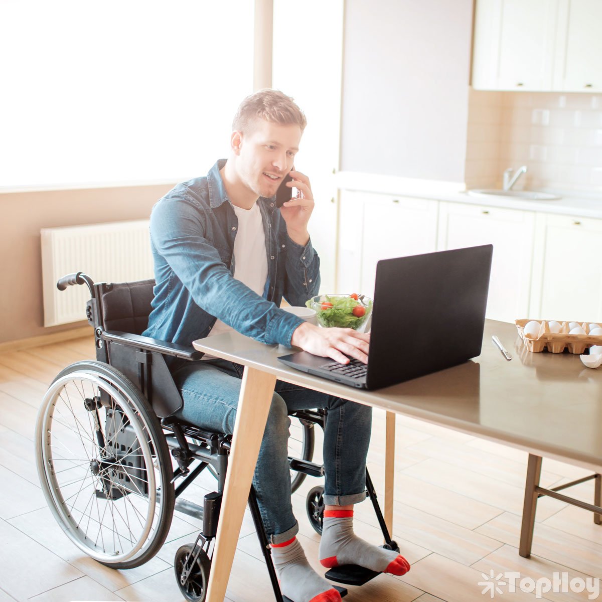 Working for the disabled. Инвалид за столом. Работник с инвалидностью. Инвалид фрилансер. Disability - Special needs.