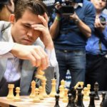 Magnus Carlsen jugando ajedrez