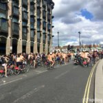 paseo en bicicleta nudista