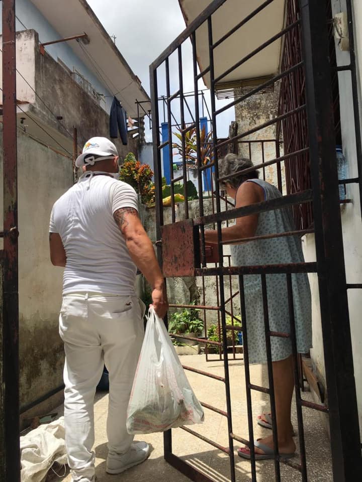 Restaurante privado continúa entregando alimentos gratis a ancianos en La Habana 7