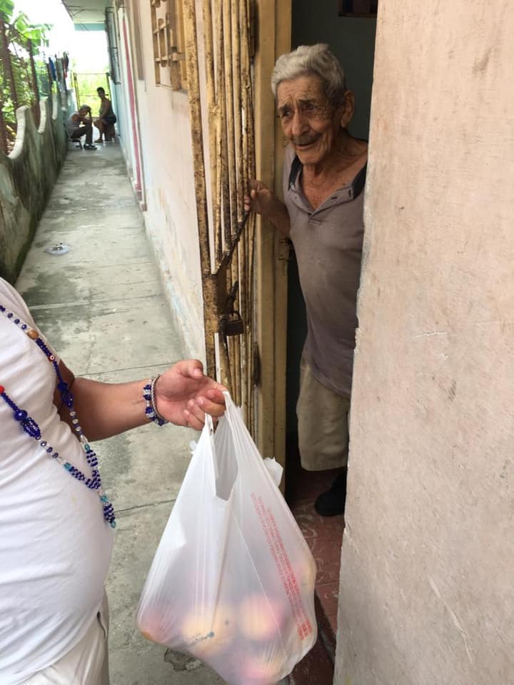 Restaurante privado continúa entregando alimentos gratis a ancianos en La Habana 8