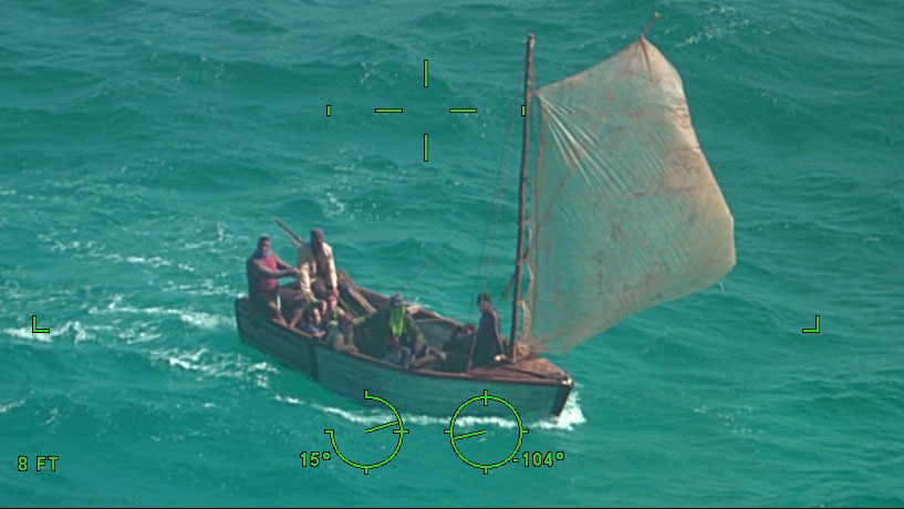 Guardia Costera rescata a 10 balseros cubanos 13