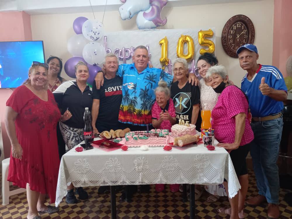 Abuelita cubana celebra sus 105 años en Santa Clara 35