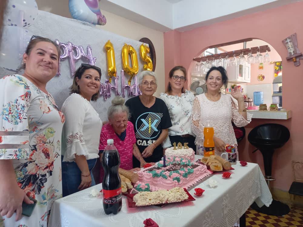 Abuelita cubana celebra sus 105 años en Santa Clara 32