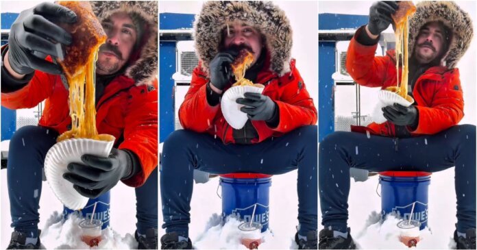 Cubano disfruta una rica pizza cubana bajo la nieve en Colorado