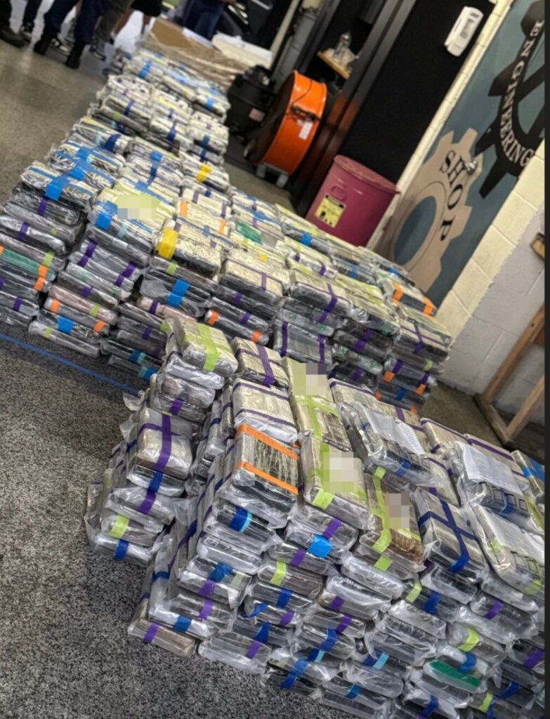 Incautan cocaína dentro de un yate cerca de Miami Beach valorada en $28 millones 6 Incautan cocaína dentro de un yate cerca de Miami Beach valorada en $28 millones 6